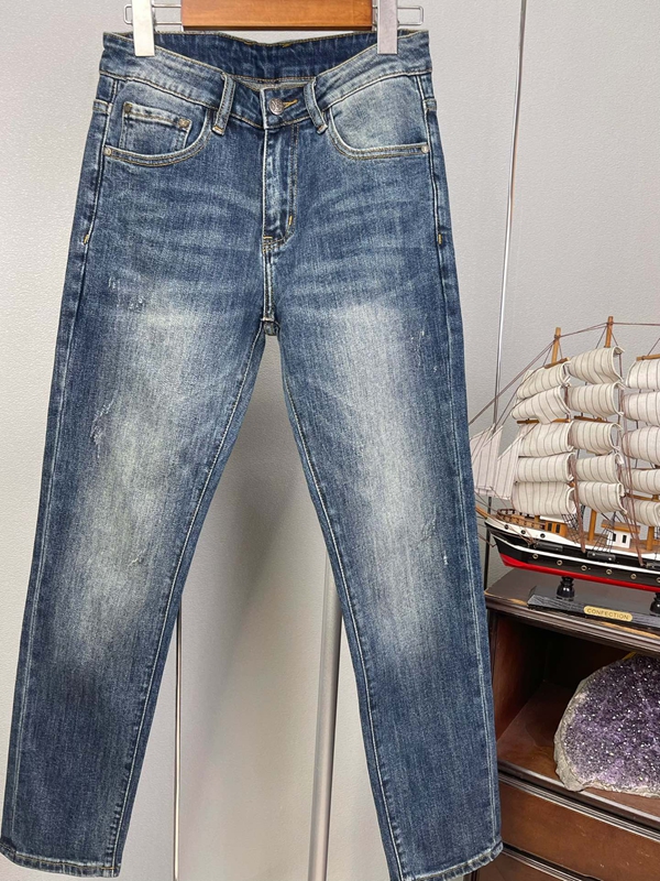 ブランドジーンズ背面デザイン